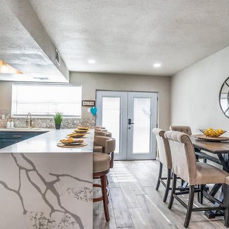 Mpressive Retreat! Villa Гранд Прери Екстериор снимка