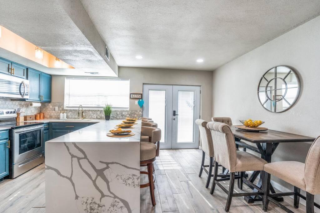 Mpressive Retreat! Villa Гранд Прери Екстериор снимка